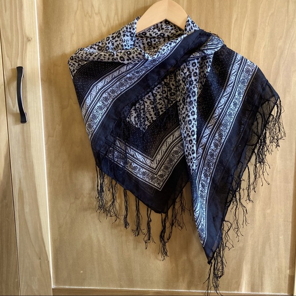 Vintage Accessories - Vintage Black and White Floral Print Square Scarf